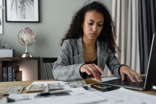 woman at computer using calculator